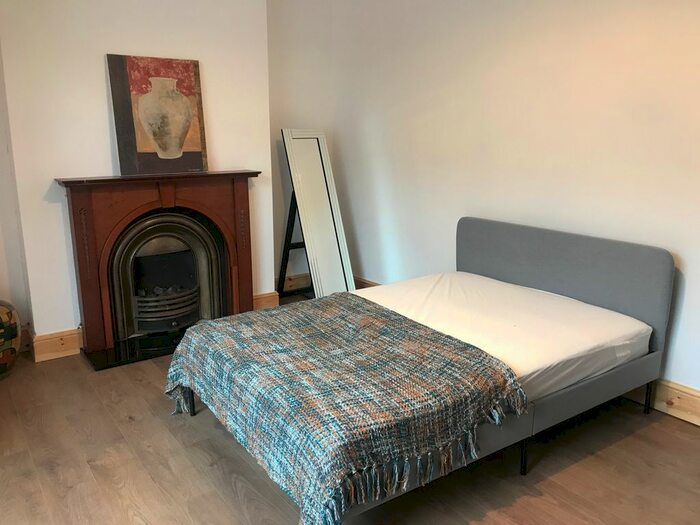 5 Bedroom Terraced House To Rent In King Edward Road, Swansea, SA1