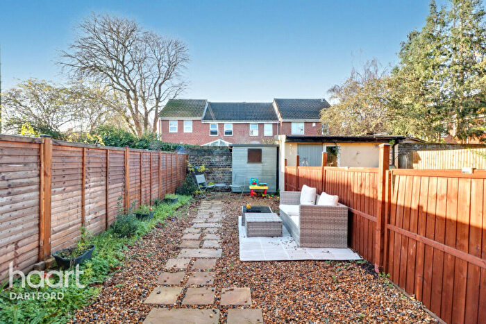 2 Bedroom Flat For Sale In Craylands Lane, Swanscombe, DA10