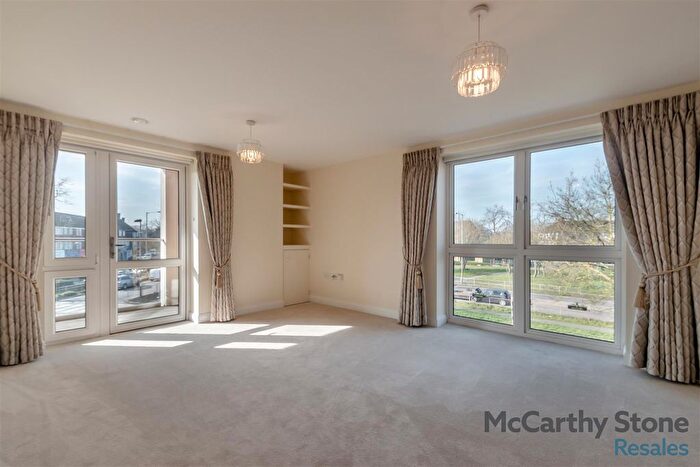 2 Bedroom Flat For Sale In Moorfield Road, Denham, UB9
