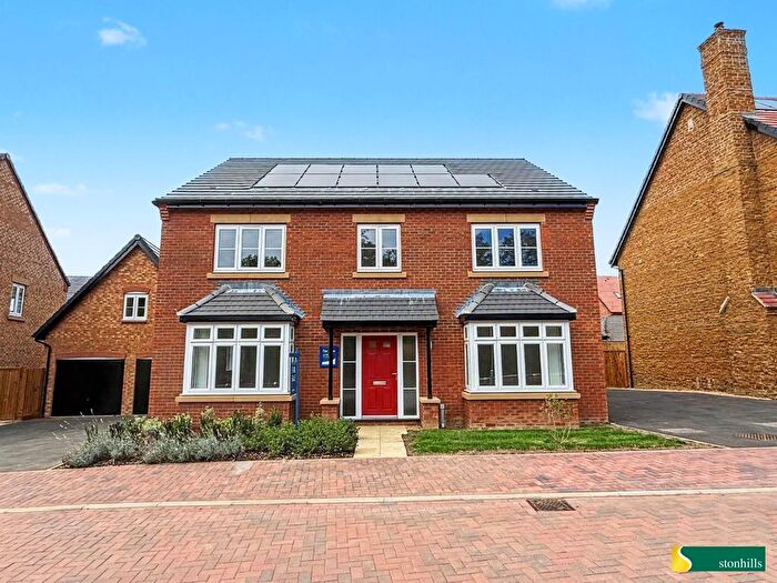 5 Bedroom Detached House For Sale In Collingtree Park, Northampton, NN4