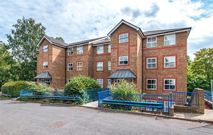 2 Bedroom Flat For Sale In River Bank Close, Maidstone, Kent, ME15