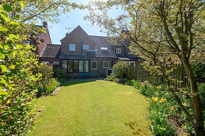 3 Bedroom Link Detached House For Sale In Chestnut Road, Cawood, YO8