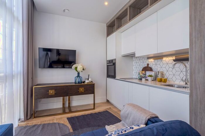 Apartment To Rent In Station Road Addlestone, KT15