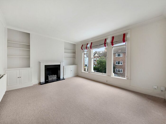 3 Bedroom Flat To Rent In Barmouth Road, London, SW18