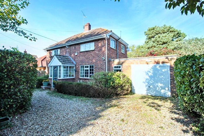 3 Bedroom Detached House For Sale In Pineheath Road, NR25