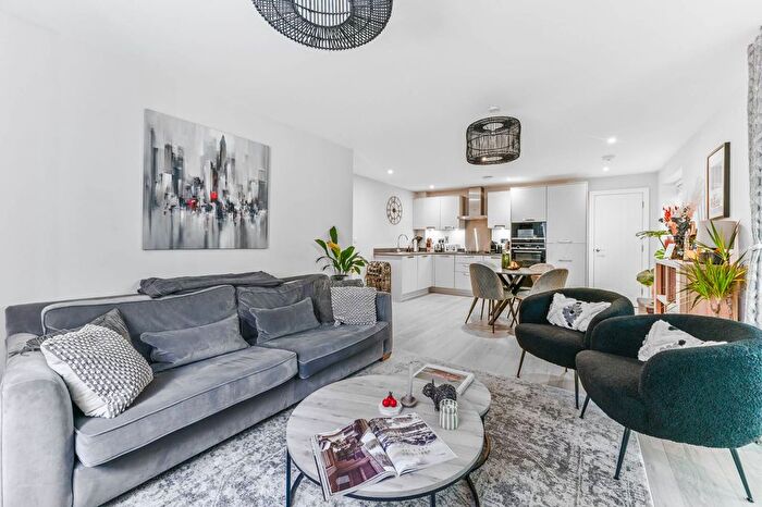 2 Bedroom Flat To Rent In Mill Road, Epsom, KT17