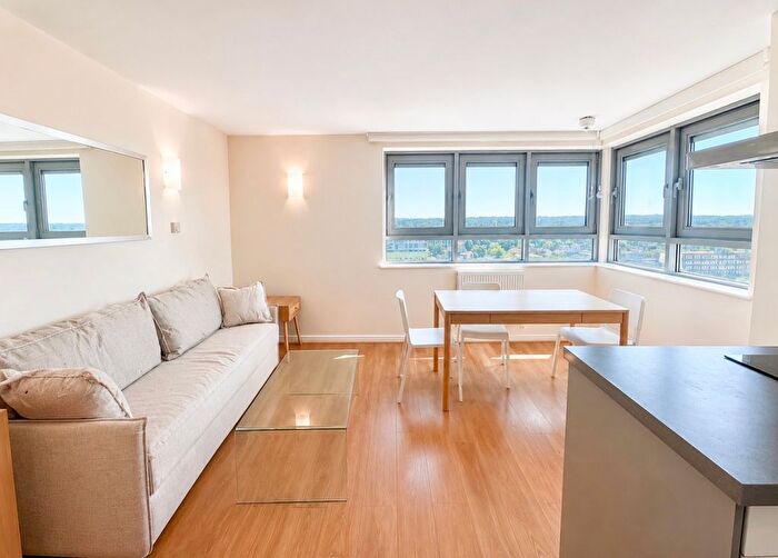 2 Bedroom Flat To Rent In Throwley Way, Sutton, SM1