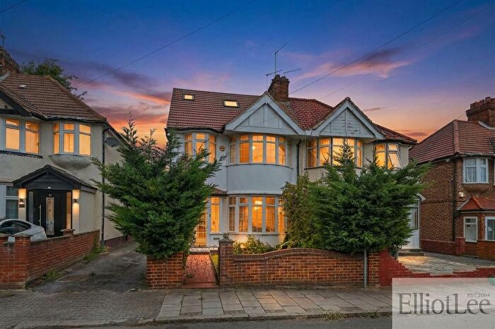 5 Bedroom Semi-Detached House For Sale In Chestnut Grove, Wembley, HA0