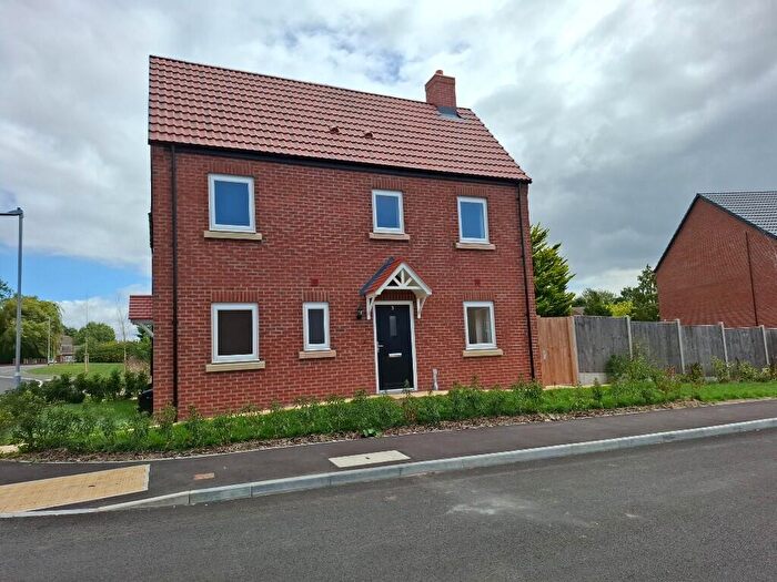 2 Bedroom Semi-Detached House For Sale In Northfields Crescent, NG23