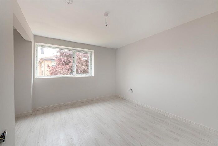 1 Bedroom Flat To Rent In Longland Way, High Wycombe, HP12