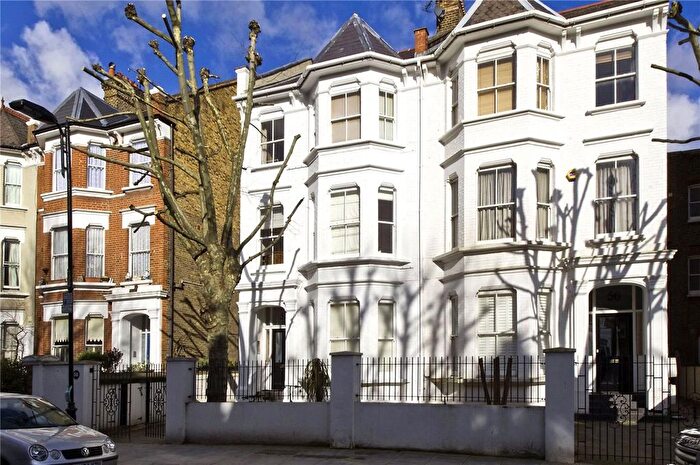 1 Bedroom Flat For Sale In St Quintin Avenue, London, W10