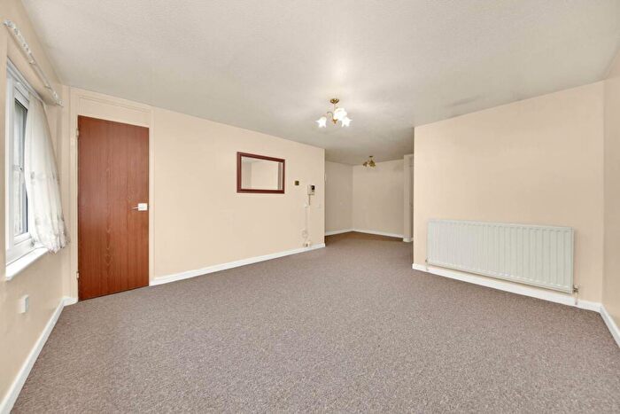 1 Bedroom Flat For Sale In Etloe House, Leyton, E10