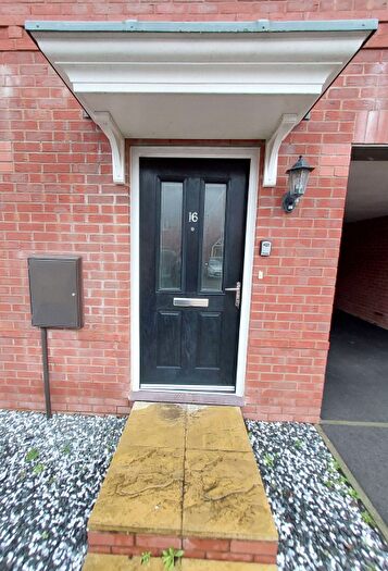 2 Bedroom Maisonette To Rent In Warwick Way, Bursledon, SO31