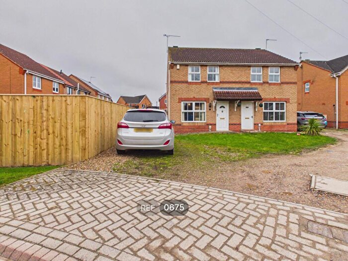 3 Bedroom Semi Detached House To Rent In Blackwater Way, Kingswood, Hull, HU7