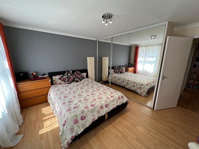 2 Bedroom Flat To Rent In Caroline Court, Bath Road, Reading, Berkshire, RG1