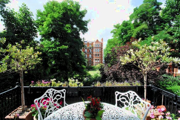 4 Bedroom Flat To Rent In Trebovir Road, Kensington, London, SW5