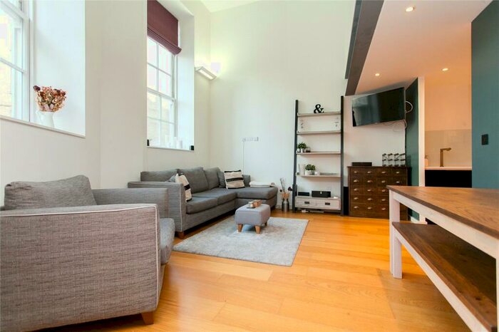 2 Bedroom Maisonette To Rent In Hornsey Road, Holloway, N7