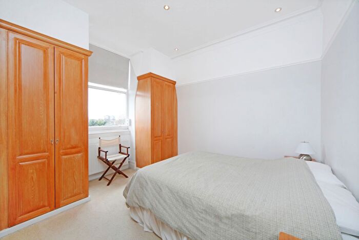 2 Bedroom Flat To Rent In Fitzgeorge Avenue, London, W14