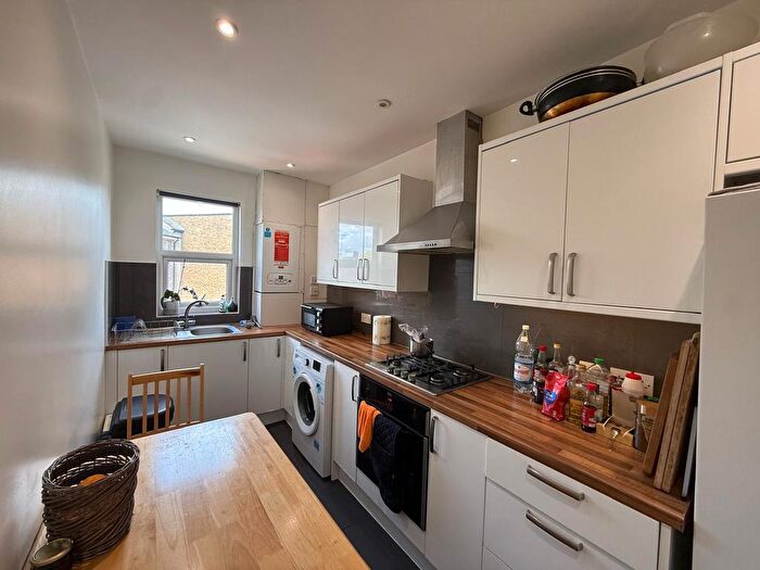 2 Bedroom Flat To Rent In The Avenue, West Ealing, W13
