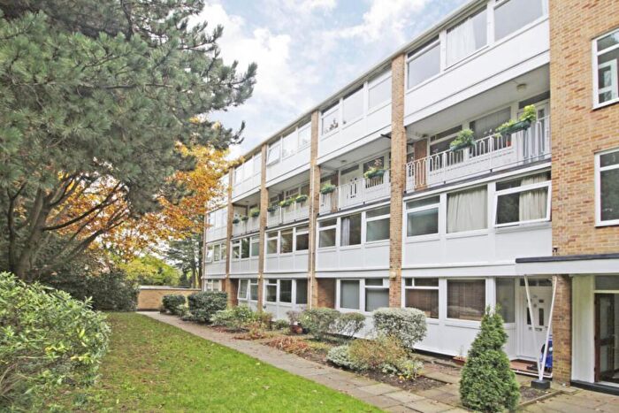 3 Bedroom Maisonette To Rent In Tarnwood Park, London, SE9