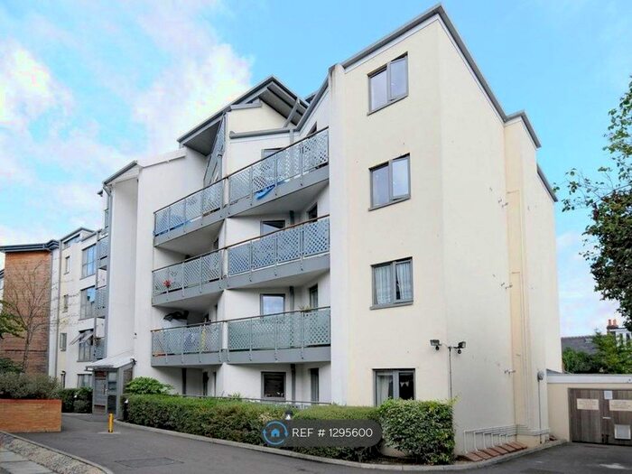 2 Bedroom Flat To Rent In A Peckham Rye, London SE15