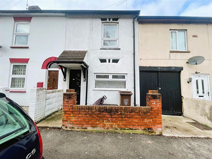 3 Bedroom Terraced House To Rent In Victoria Street, Gillingham, ME7