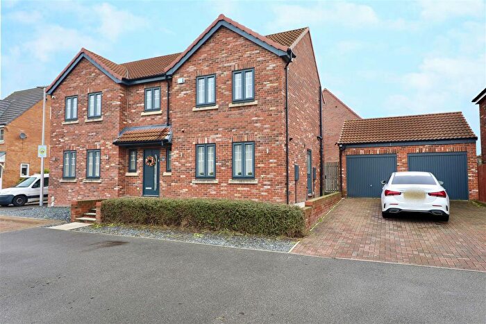 4 Bedroom Detached House For Sale In Grosvenor Road, Kingswood, Hull, HU7
