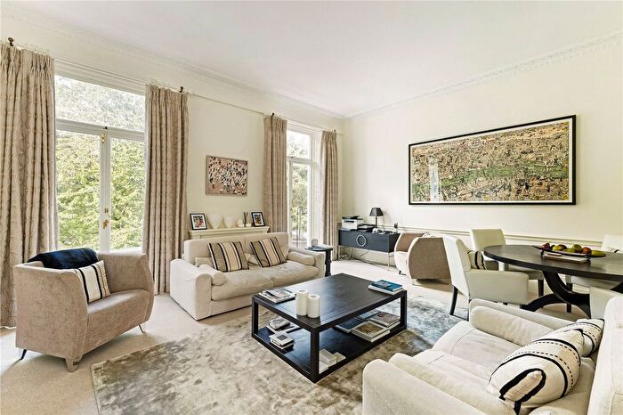 3 Bedroom Flat To Rent In Cadogan Place, London, SW1X