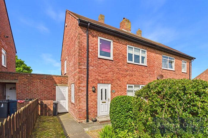 3 Bedroom Semi-Detached House For Sale In Tunstall Avenue, South Shields, NE34