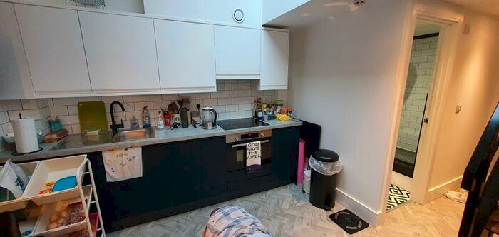 Studio To Rent In Queens Road, Bristol, BS8 - Photo 2