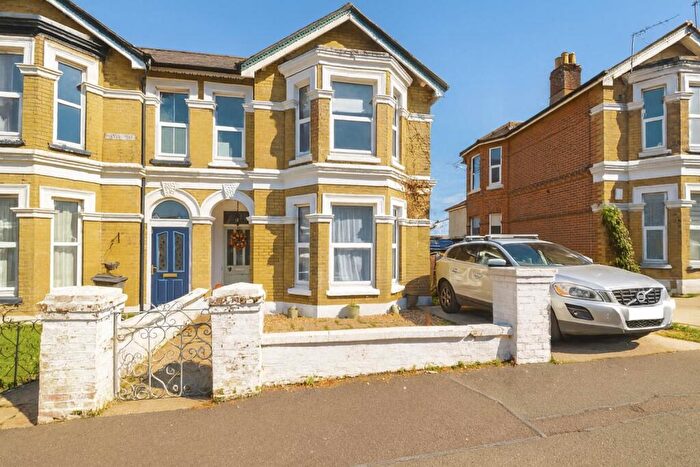 5 Bedroom Semi-Detached House For Sale In Ideal Family Home * Shanklin, PO37