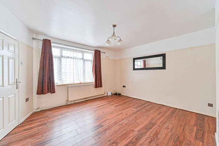 3 Bedroom End Terrace House To Rent In Flimwell Close, Bromley, BR1
