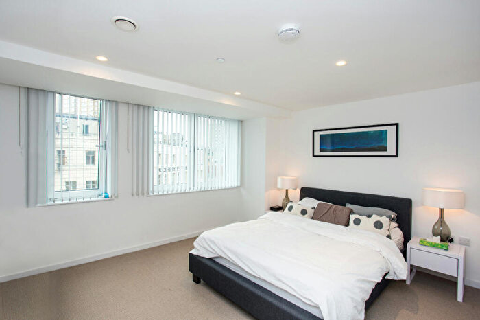 1 Bedroom Flat To Rent In City Road, Shoreditch, London, EC1V