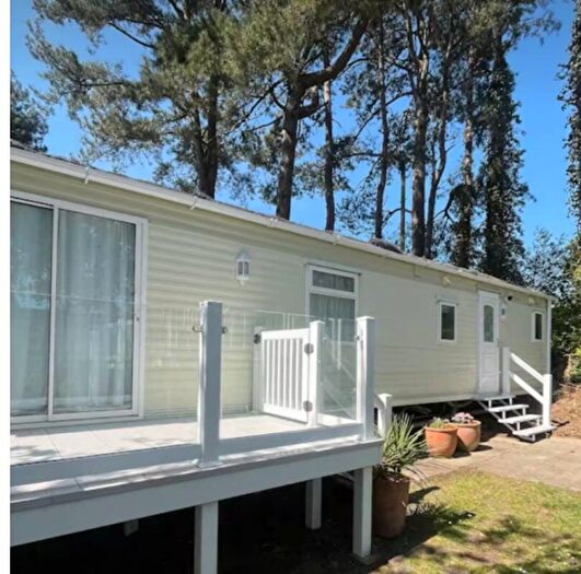 2 Bedroom Park Home For Sale In Napier Road, Poole, BH15