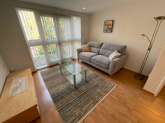 2 Bedroom Flat To Rent In Wharf Close, Manchester, M1