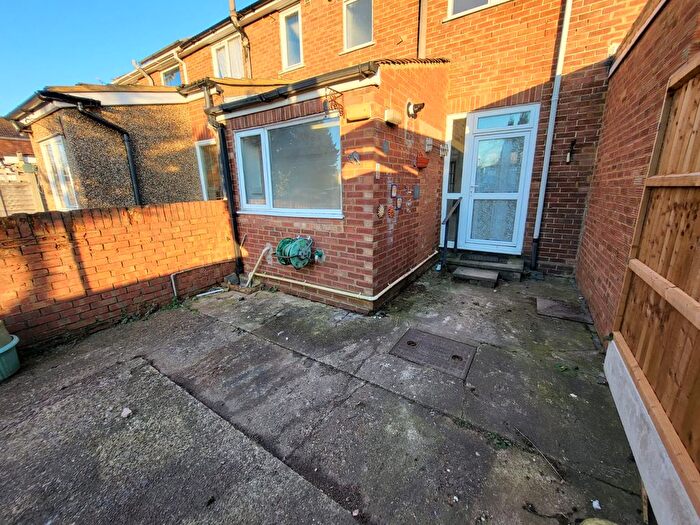 2 Bedroom Terraced House To Rent In Stapleford Road, Luton, LU2