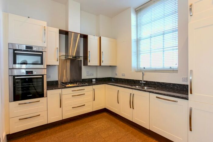 3 Bedroom Flat To Rent In North Walls, Winchester, SO23
