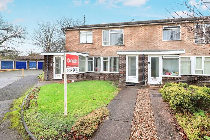 2 Bedroom Maisonette For Sale In Chequerfield Drive, Penn Fields, Wolverhampton, WV3