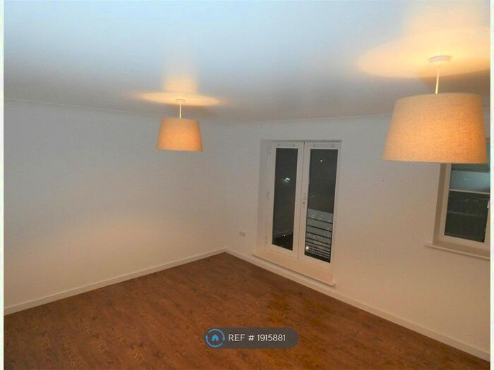 2 Bedroom Flat To Rent In Anchor Drive, Tipton, DY4