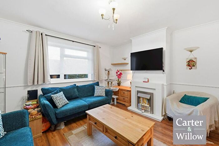 3 Bedroom End Of Terrace House For Sale In New Road, Dagenham, RM10