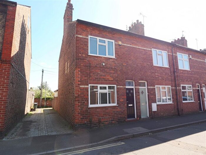 2 Bedroom Terraced House For Sale In Chatsworth Terrace, York, YO26