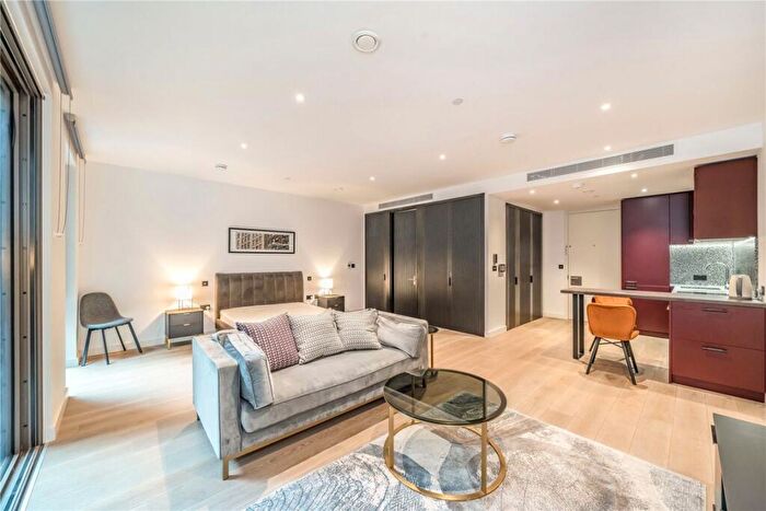 Flat To Rent In Viaduct Gardens, Embassy Gardens, SW11