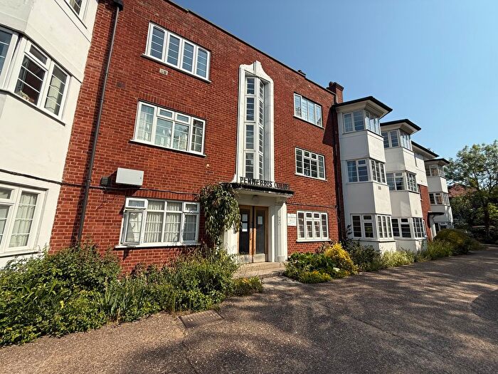 2 Bedroom Flat To Rent In Great West Road, Hounslow, TW5