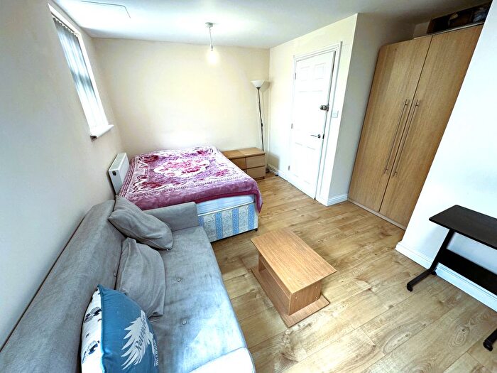 Studio To Rent In Windsor Road, Ilford, IG1