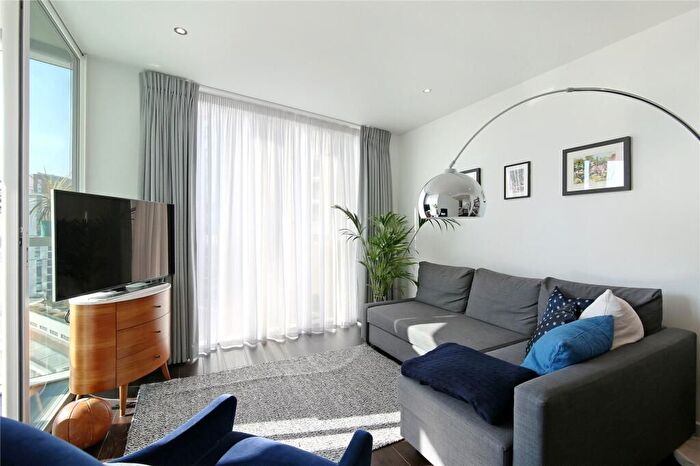 2 Bedroom Flat For Sale In Wandsworth Road, London, SW8