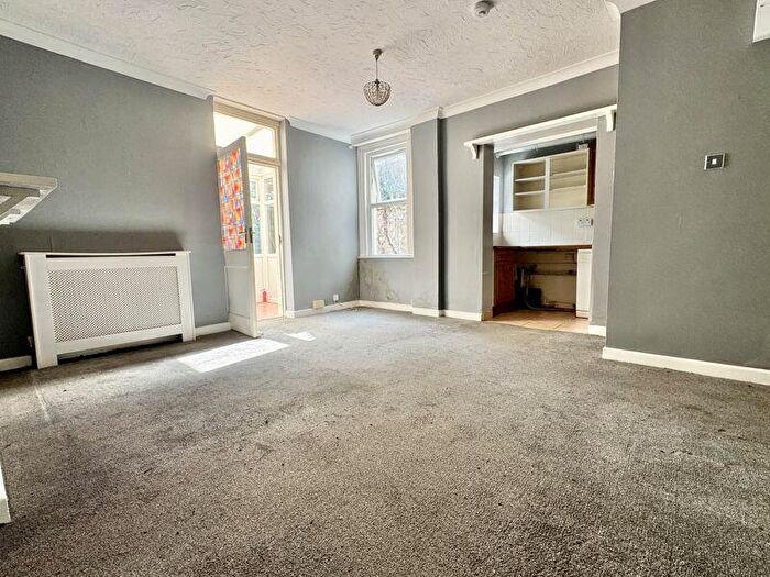 1 Bedroom Apartment For Sale In Bath Road, Cowes, PO31