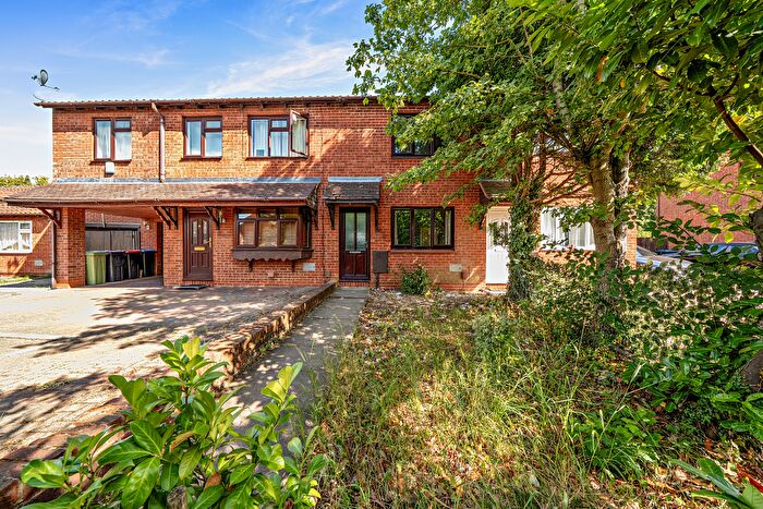 3 Bedroom Terraced House For Sale In Simonsbath, Furzton, Milton Keynes, MK4