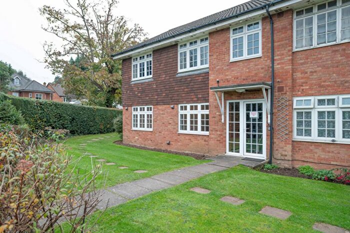 2 Bedroom Flat To Rent In Epsom Road, Leatherhead, KT22
