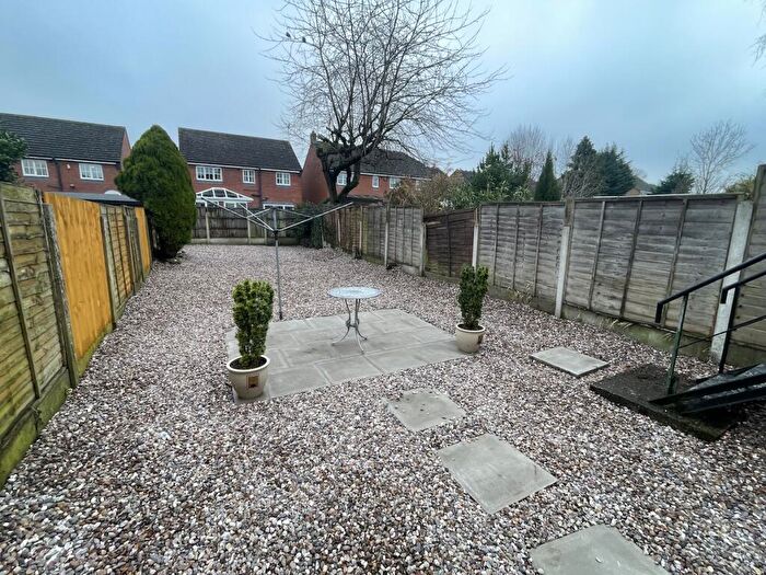 1 Bedroom Flat To Rent In Wollaston - High Street, DY8