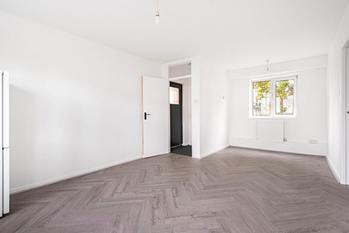 1 Bedroom Flat To Rent In Southgate House, The Drive Walthamstow, E17